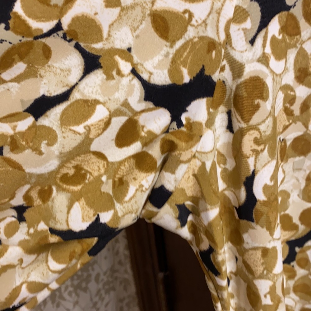 Tunic in animal print like NWT 3/4 sleeves with pockets Has high low hem - Picture 4 of 7